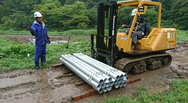 キャタピラ式フォークリフト②